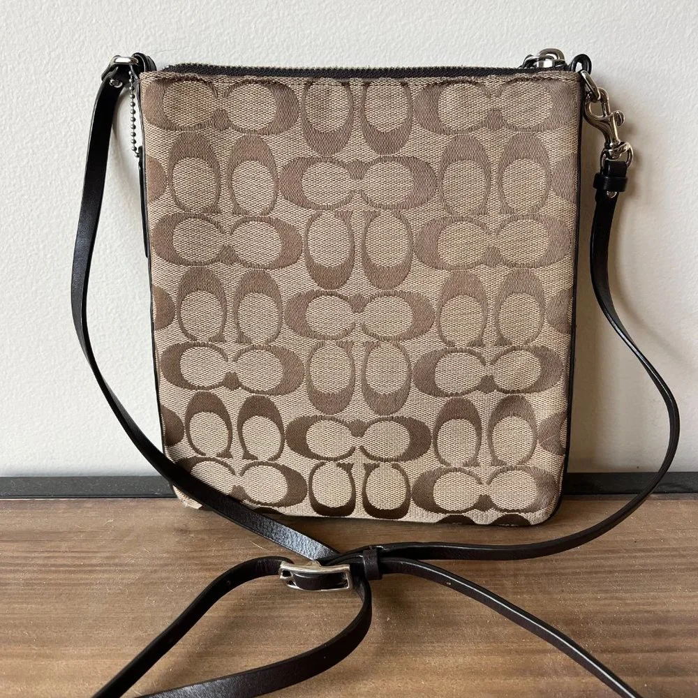 Authentic Coach Cross Body - Picture 2 of 3